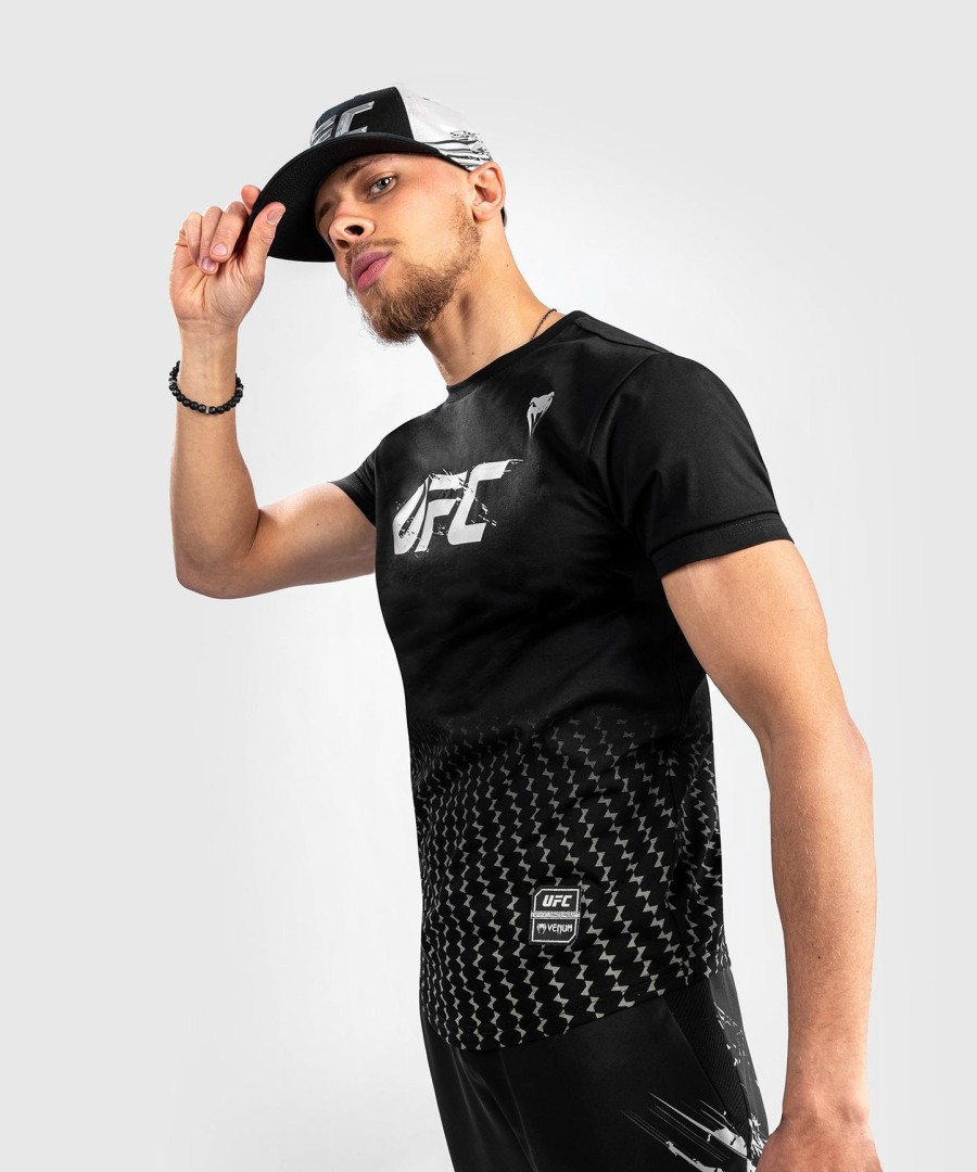 ufc venum オーセンティック ファイトウィーク メンズ 2.0 半袖tシャツ - ブラック