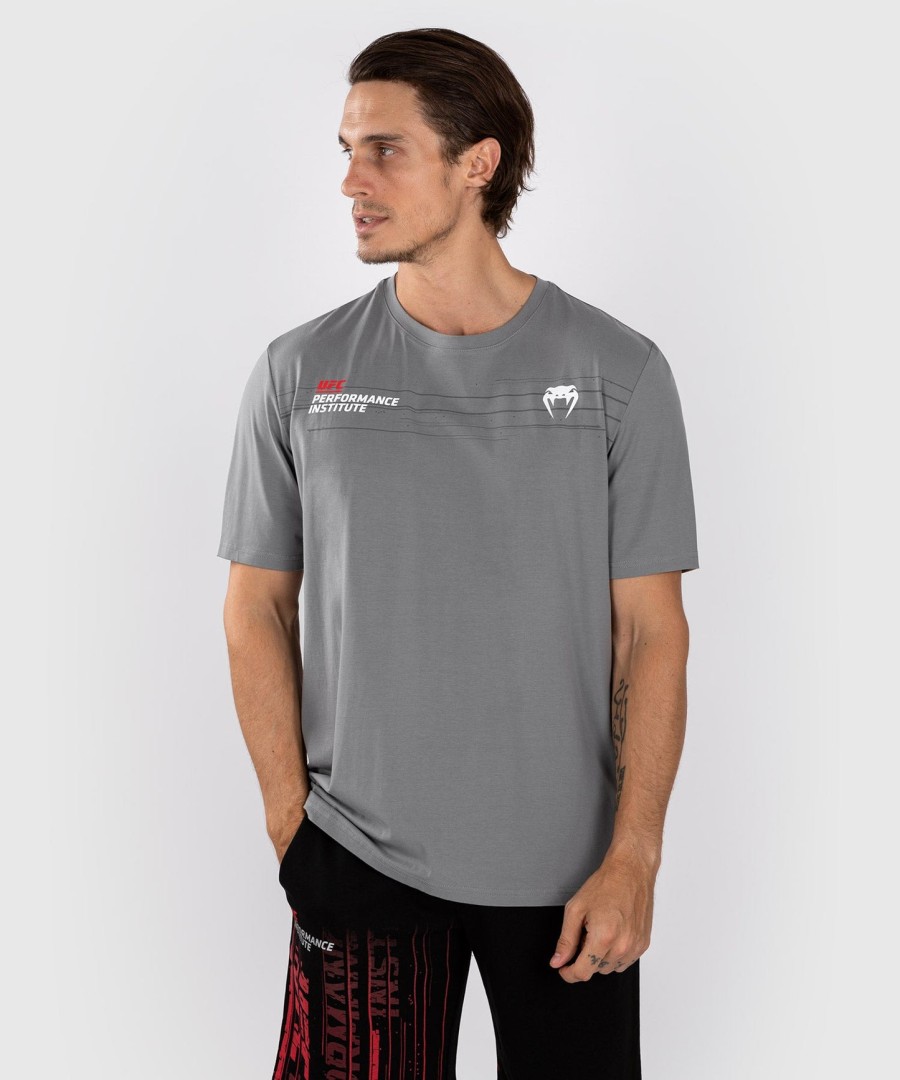 ufc venum performance institute 2.0 メンズ tシャツ - グレー