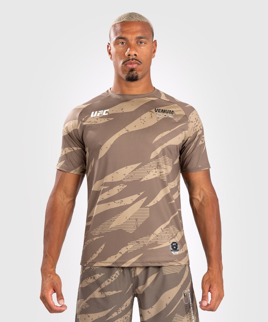 ufc adrenaline by venum メンズ ファイトウィーク ドライテック tシャツ - デザートカモ