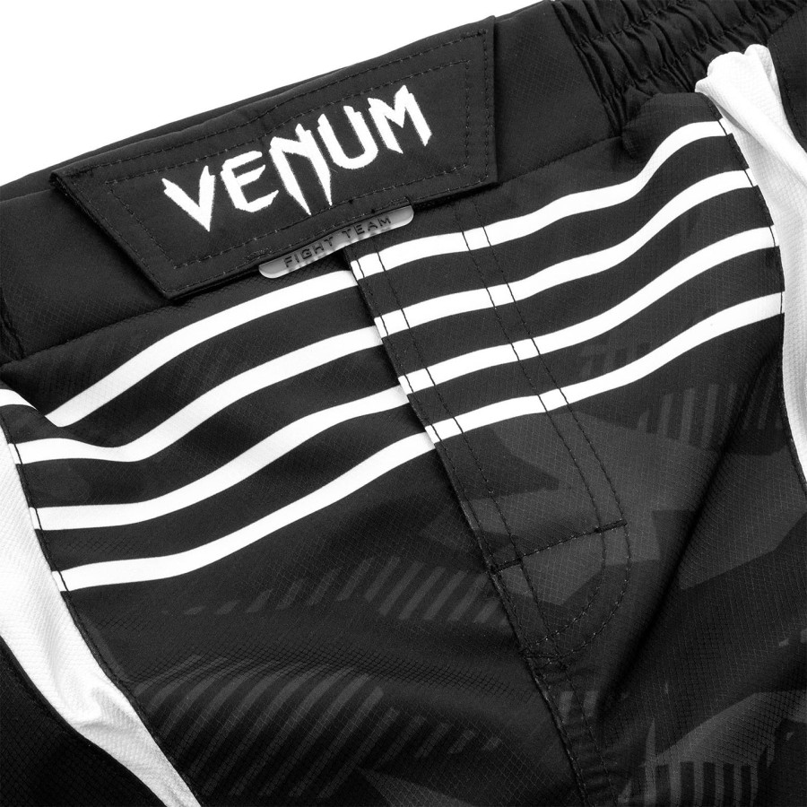 venum 沖縄 2.0 ファイトショーツ - ブラックホワイト
