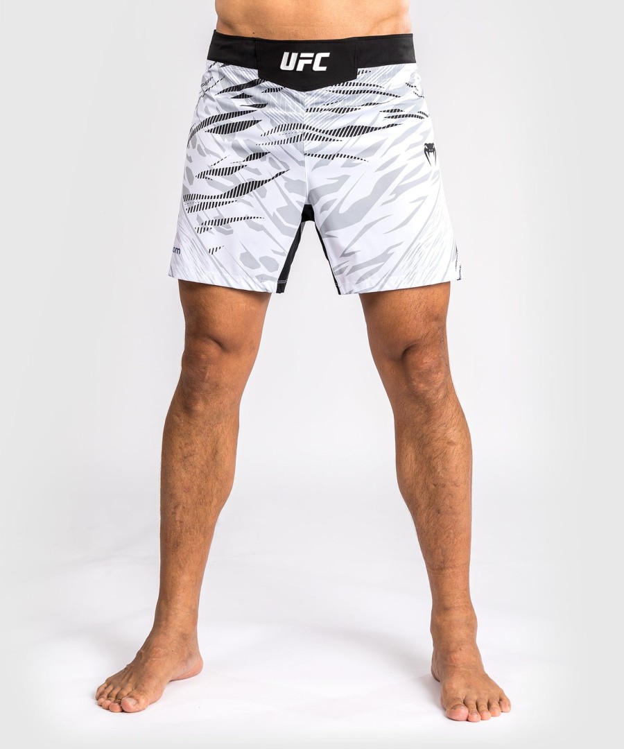 ufc fusion by venum authentic fight night メンズ ファイトショーツ - ショートフィット - ホワイト