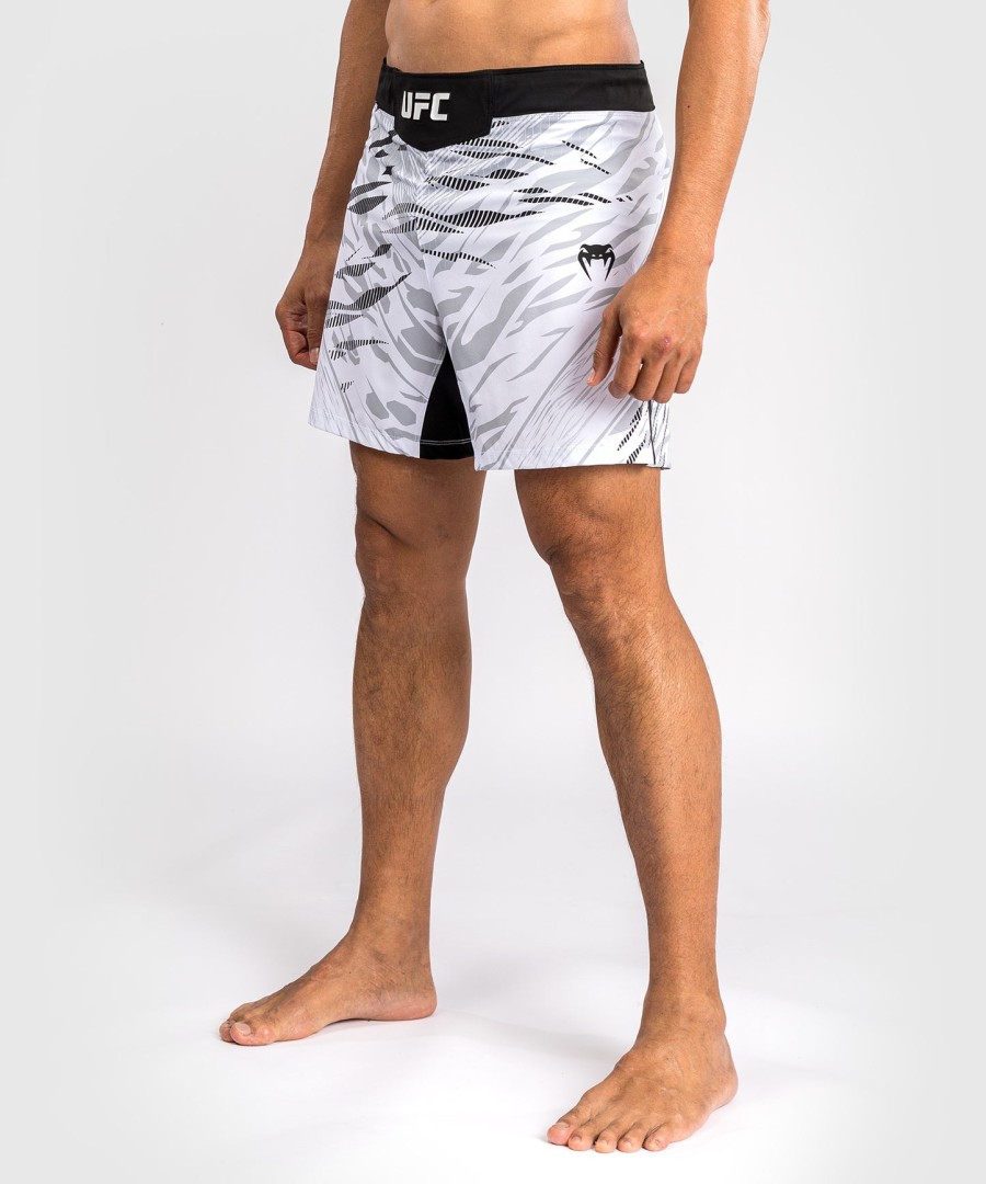 ufc fusion by venum authentic fight night メンズ ファイトショーツ - ショートフィット - ホワイト