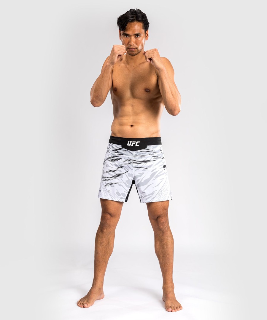 ufc fusion by venum authentic fight night メンズ ファイトショーツ - ショートフィット - ホワイト