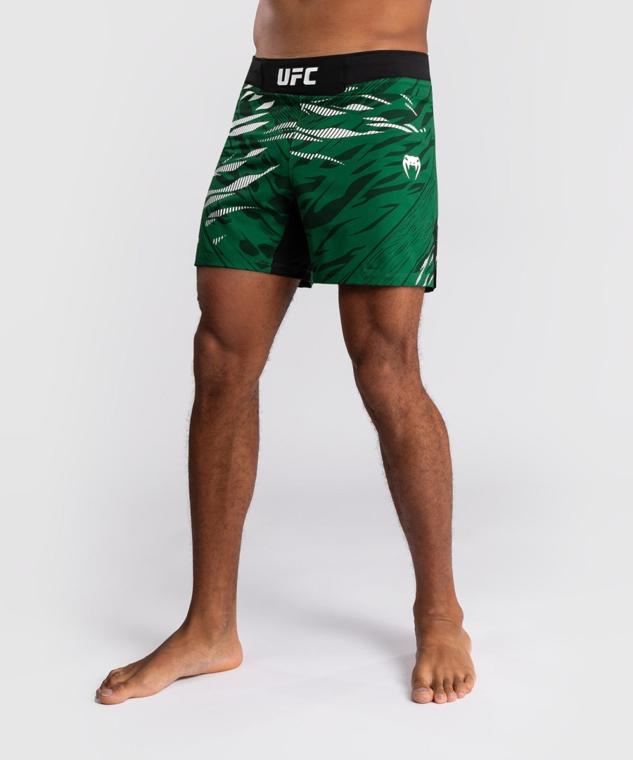ufc fusion by venum オーセンティック ファイトナイト メンズ ファイトショーツ - ショートフィット - グリーン